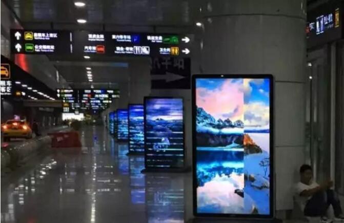 優(yōu)色廣告機亮相重慶北站，向國慶獻禮！